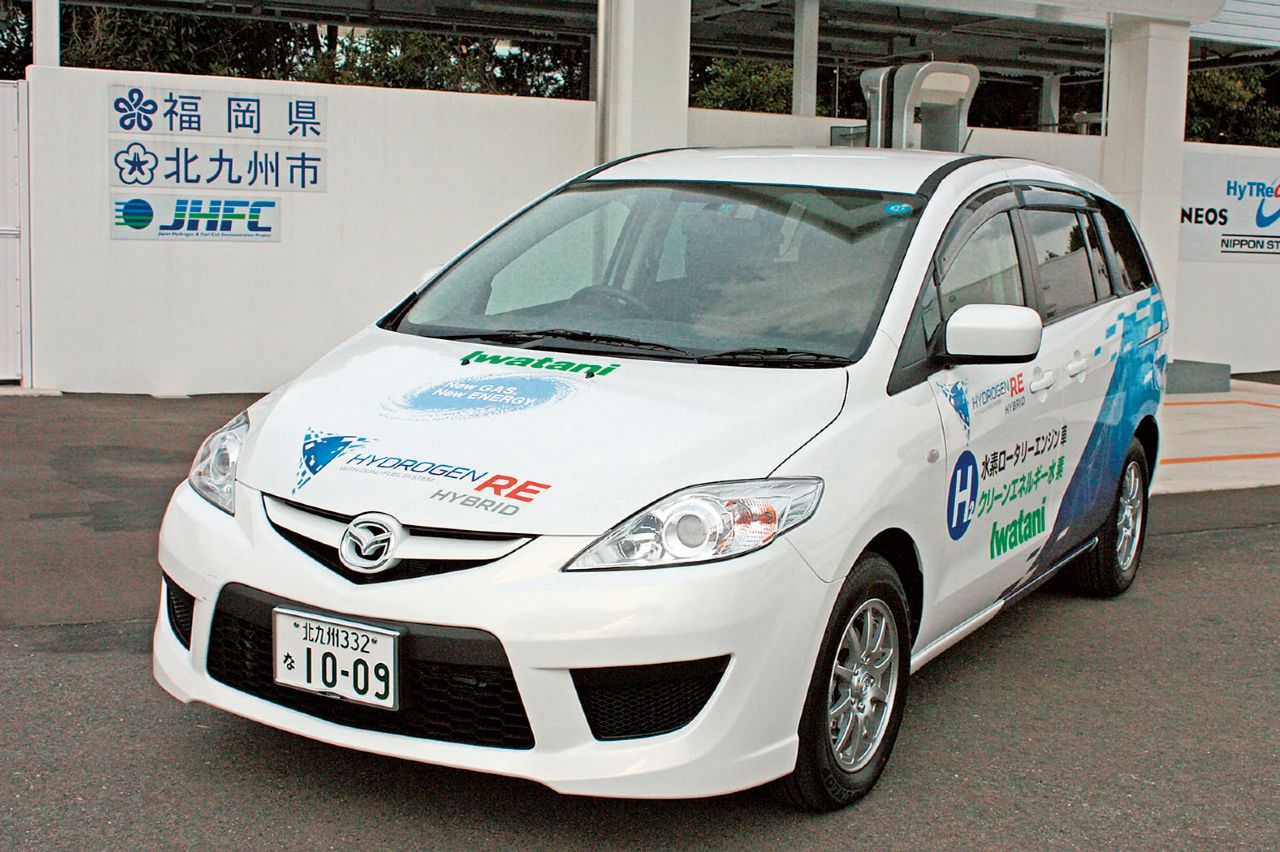 Mazda dodává vůz Premacy Hydrogen RE Hybrid společnosti Iwatani Corporation pro použití na Kjúšú