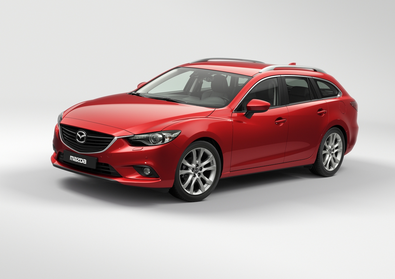 Světová premiéra zcela nového modelu Mazda6 kombi na autosalónu v Paříži 2012